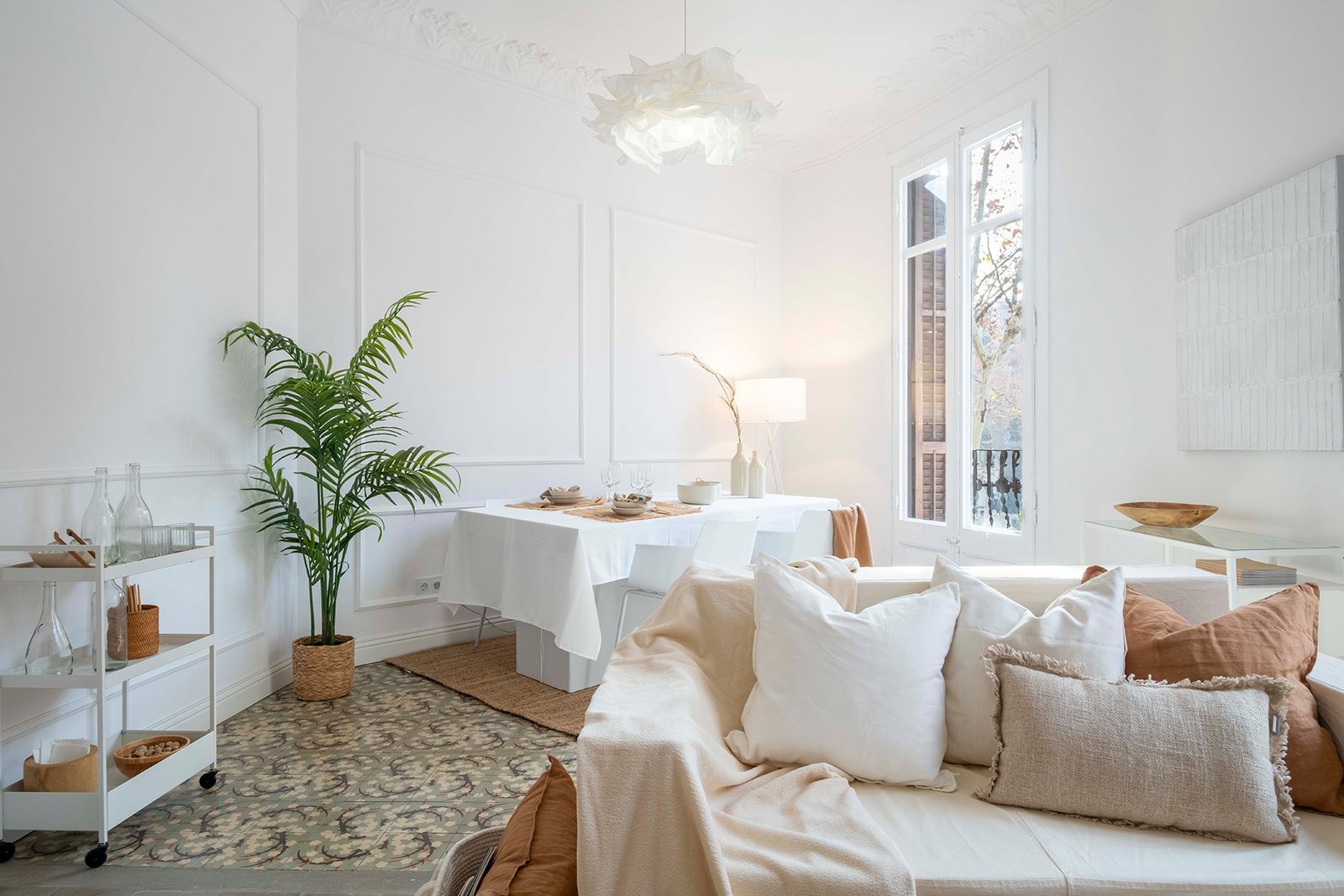 Home staging profesional en Sant Just Desvern - salón de diseño con acabados premium